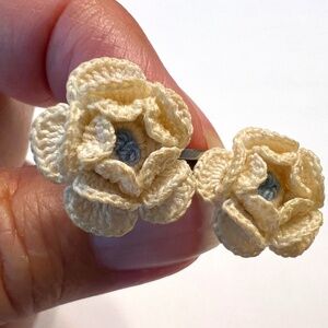 Vintage Crochet Cream Flower  Screw On Earrings Blue Center